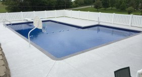 20x40 L Vinyl Pool with spray deck and brick borders