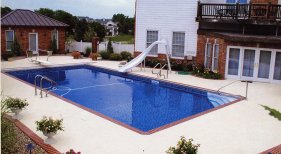 20x50 Vinyl Liner with brick borders and spray decking